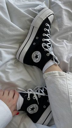 Tenis Aesthetic, Boty Converse, All Star Cano Alto, Cute Converse Shoes, Converse Aesthetic, Cute Converse, Pretty Sneakers, Preppy Shoes, Pretty Shoes Sneakers