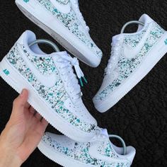 The Green Splash Custom Air Force 1 is a statement piece for sneaker enthusiasts. Featuring a unique green splash design, this model of the iconic Air Force 1 silhouette is sure to stand out. Perfect for completing any outfit, it is sure to be a conversation starter. Exactly as shown in the pictures. 📷 Brand New & Authentic. 💯 Hand Painted with attention to detail. 👨‍🎨 Waterproof and Flexible. ❤️ Unisex model. Please refer to the Size Chart. 👟👫 Free Worldwide Shipping. ✈️🌍 Splash Design, Break The Rules, Air Force 1 Custom, Custom Air Force 1, Iconic Design, Custom Sneakers, Kids Sneakers, Custom Shoes, The Rules