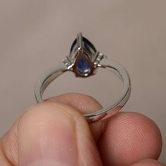 Голубой Сапфир Кольцо Свадебное кольцо Сентябрь Birthstone | Etsy Pear-shaped Sapphire Ring, Teardrop Sapphire Ring Gift, Pear-shaped Sapphire Ring Gift, Teardrop Sapphire Gemstone Ring, Pear-shaped Sapphire Gemstone Rings, Sapphire Teardrop Gemstone Rings, Sapphire Teardrop Promise Ring, Teardrop Sapphire Wedding Ring As Birthstone, Teardrop Sapphire Promise Ring With Prong Setting