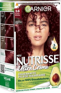 Die Nutrisse Ultra Creme Haarfarbe in der Farbe 3.6 Dunkle Kirsche verleiht dem Haar nicht nur ein sattes Farbergebnis, sondern auch einen seidig strahlenden Glanz. Die dauerhafte Pflege-Haarfarbe bietet bis zu 100 % Grauabdeckung und sorgt für eine langanhaltende Farbe mit harmonischem Farbverlauf. Die fruchtig-frisch duftende Creme-Textur tropft nicht und lässt sich einfach sowie gleichmäßig auftragen. Dank der Formulierung mit fünf Fruchtölen aus Olive, Shea-Nuss, Avocado, Argan und Cranberry Unique Hair Color, Auburn Brown, Hair Color Unique, Unique Hair, Unique Hairstyles, Hair Color For Black Hair, Black Cherry, Hair Cut