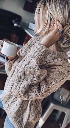 Cozy Ootd, Cozy Dress Outfit, Cool Short Hairstyles, Edgy Chic, Funky Hairstyles, Nice Shorts, Cup Of Coffee, Moda Casual