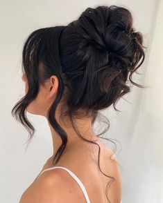 Crown Bun Updo with Face-Framing Pieces Wedding Bun Hairstyle, High Bun Wedding Hairstyles, Butterfly Hairstyle, Wedding Bun, Messy Hair Updo, Loose Updo, Wedding Bun Hairstyles, Hair Adviser, Trendy Hairstyle