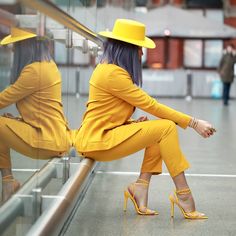 All yellow diva... Chique Outfits, Woman Suit Fashion, Photoshoot Outfits, Looks Chic, Suit Fashion, Work Attire, Look Fashion, Nice Shoes, Classy Outfits