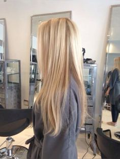 Blonde highlights root tap balyage Partial Blonde Highlights, Hair For Special Occasions, Beautiful Hair Color Ideas, Root Tap, Cute Blonde Hair, Pretty Blonde Hair, Hairstyle Examples