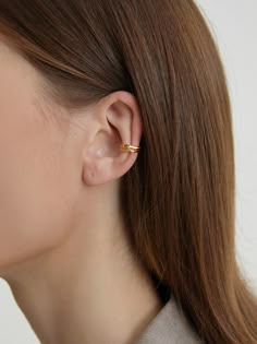 Gold Open Ring Cartilage Earrings, Modern Clip-on Ear Cuff, Earcuffs Earrings Fashion, Earring Mockups, Earcuffs Earrings, Closeup Photography, Gold Ear Cuff, Close Up Photography, Piercing Ideas