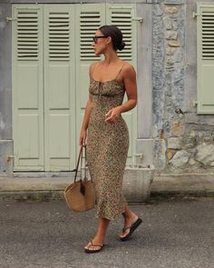 Rome Dress Outfit, European Fashion Summer Dresses, French Dress Outfit, French Outfit Style Classy Summer, French Outfit Style Summer, Summer Outfits Aesthetic Dress, Summer French Fashion, Europe Summer Dress, Classy Southern Outfits