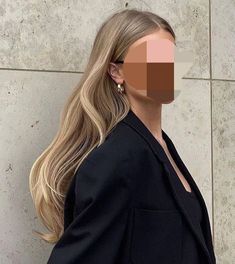 Blond Hair Babylights, Dark Blonde 2023, Dark Creamy Blonde Hair, Long Beige Blonde Hair, Dark Blonde Hair Babylights, Blonde Balayage No Money Piece, Piecey Blonde Highlights On Brown Hair, Dark Blonde Hair 2023, Rooty Beige Blonde