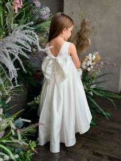 Explore Teter Warm's new exquisite collection of Flower Girl Outfit for girls: Pixie-FS31 girl satin white dress with bow tie. Explore designer flower girl dresses for an unforgettable wedding look. Make her day truly special. Shop now! #FlowerGirlDresses #FlowerGirl #FlorwerGirlOutfit #TeterWarm #CommunionDressses #WeddingDresses Satin Tea Length Dress, Baby Christening Outfit, Nylon Skirt, Flower Girl Outfit, Girls Communion Dresses, Off White Dress, Net Skirt, Tea Length Dress, Skirt Lining