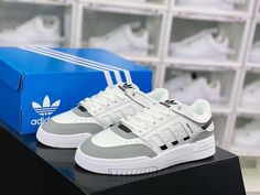 Brand Sneakers, Sport Shoes Fashion, Trending Sneakers, Sneaker Brands, Casual Sneakers, Adidas Originals, Casual Fashion, Sport Shoes