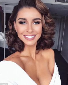 🦢✨Super cute hair inspo for Fall✨🦢 Ellie Gonsalves, 50s Hairstyles, Daily Makeup Routine, Prom Hairstyles For Short Hair, Wedding Makeup Looks, Short Wedding Hair, Wedding Hairstyles Updo, Daily Makeup