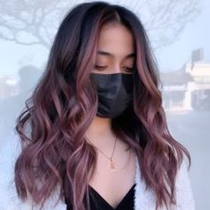 Chocolate Lilac Hair Color Balayage, Mauve Balayage Brunettes, Mauve Money Piece Hair, Funky Brown Hair, Brown And Pink Highlights Hair, Pink Hair Brunette, Pink Highlights Brown Hair, Vivid Hair Color Ideas For Brunettes, Pink Balayage Brunette