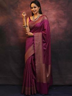 Blouse sari ethnique indienne, sari traditionnel banarasi en soie douce lichi pour femme, sari de mariage pour la réception, sari de nouvelle marque pour les fêtes Détails du produit : 1) Détails sur le sari : Couleur du sari : violet raisin Tissu du sari : soie douce lichi Saree Work : tissage jacquard Longueur du sari : 5,50 mètres 2) Détails du chemisier : Couleur du chemisier : assortie Matière du chemisier : soie douce lichi Travail de chemisier : Travail de tissage jacquard Longueur du che Saree Blouse Traditional, Saree For Reception, Lichi Silk Saree, Ethnic Saree, Sambalpuri Saree, Gota Patti Saree, Designer Sari, Kora Silk Sarees, Navratri Chaniya Choli