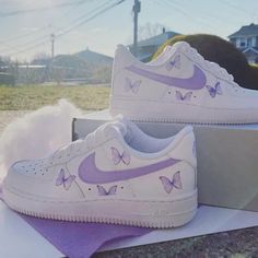 Brand New Custom Sneakers Each pair is unique Worldwide shipping Transforming ordinary into UNIQUE Before you purchase, please make sure that you choose your correct size! Casual Nike Air Force 1 In Purple, Παπούτσια Nike Free, Lilac Butterfly, Nike Shoes Women Fashion, All White Sneakers, Nike Fashion Shoes, Preppy Shoes, Pretty Shoes Sneakers, Luxury Shoes Women