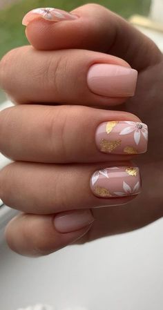 3. Mismatched Fall Nail Colors This pretty mismatched fall nail colors remind us of the season when we start to feel the chilly cold air... Her Nails, Pretty Nail Art Designs, Cute Gel Nails, Pretty Nail Art, Short Acrylic Nails Designs, Beautiful Nail Designs, Classy Nails, Floral Nails