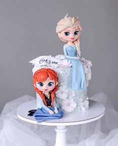 there is a cake with two dolls on it