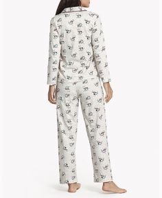 An ultra-soft viscose, spandex blend fabric, ideal for people wanting a stylish sleepwear. White Floral Print Long Sleeve Sleepwear, Top Hits, Spa Essentials, Loungewear Women, Long Sleeve Pyjamas, Women In History, Fitness Beauty, Mens Big And Tall, Long Pants