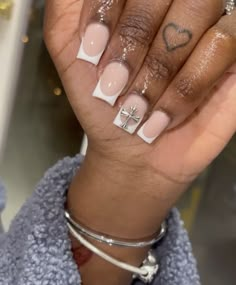 Short Cute French Tip Nails, White Short Nails Ideas, Stickers Disney, Short French, Claw Nails, French Tip Acrylic Nails, Short Square Acrylic Nails, Long Acrylic Nails Coffin, Acrylic Nails Coffin Pink