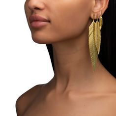 Accent your ear with our small 18K yellow gold Feather Drop Earrings. Measuring approximately 1.5 inches in length they're the perfect everyday earring for a bit of subtle flair or as an accent earring in your second or third piercing. For a funkier, head-turning look, we suggest wearing these small feather earrings in your second or third piercing paired with our Medium Feather Earrings. Apollo Outfit, Dangly Gold Earrings, Third Piercing, Gold Feather Earrings, Double Heart Ring, Large Feathers, Gold Feathers, Italian Craftsmanship, Feather Jewelry