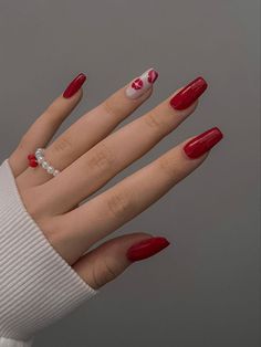 red nails Tatuaje Hello Kitty, Rave Nails, Kiss Nails, Romantic Nails, Nail Designs Valentines, Red Nail Designs, Girl Things, Heart Nails