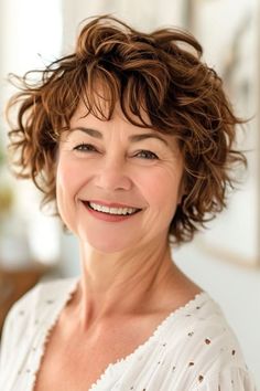 Curly brown layers cut on older woman over 60. Short Wavy Haircuts For Round Faces, Wavy Short Hair With Bangs, Elegant Short Hairstyles, Short Curly Bob Hairstyles, Embrace Messy Hair, Short Wavy Haircuts, Hairstyles For Women Over 60, Crop Hair