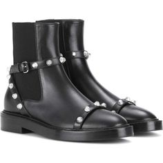 Balenciaga Giant Leather Chelsea Boots (60.140 RUB) ❤ liked on Polyvore featuring shoes, boots, black, black leather shoes, black boots, genuine leather shoes, chelsea bootie and real leather boots Fall Winter Shoes, Black Leather Chelsea Boots, Chelsea Ankle Boots, Balenciaga Shoes, Ankle Boots Flat