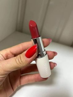 Яка ж вона класнюча 😍 Кремова помада Farmasi Creamy Lipstick Акція у листопаді 🔥🔥🔥🔥 212 грн✅ Помада володіє приємною кремовою текстурою і рівномірно наноситься на шкіру губ, розгладжуючи їх, інтенсивно зволожуючи і насичуючи кольором. Особл�ивості Farmasi Creamy Lipstick: - кремова текстура; - довготривалий ефект; - поживні активні компоненти Кому замовити? #кремовапомада Creamy Lipstick