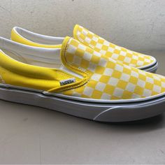 New Men’s Vans Classic Slip-On Checkerboard Yellow White Vn0a33tb42z Size Men 10. Damaged Box. Retro Yellow Skate Shoes For Sports, Retro Yellow Sneakers For Summer, Retro Yellow Sneakers For Skateboarding, Yellow Retro Sneakers For Skateboarding, Casual Yellow Skate Shoes With Rubber Sole, Casual Yellow Sneakers For Skateboarding, Yellow Skate Shoes With Rubber Sole, Yellow Skate Shoes With Rubber Sole For Skateboarding, Vans Yellow Low-top Sneakers