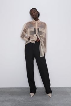 Transperant Shirt Outfit, Sheer Shirt Styling, Net Shirt Outfit, Transparent Shirt Outfit, Sheer Blouse Outfit, Sheer Shirt Outfits, Outfit Nero, Transparent Outfit