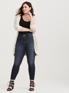 Premium Stretch Curvy Skinny Jean - Dark Wash - Our Curvy Skinny fit - the one that accentuates your curves, not hides them - has a higher rise in the back and an eased fit in the hips and thighs. This time it's made from our Premium Stretch denim that provides the look of authentic denim with superior hold and recovery. It was designed for the girl with a smaller waist and bigger hips in mind. College Outfits Indian, Outfit Ideas Converse, Bigger Hips, College Outfits Party, College Outfits Casual, College Outfits Spring, College Outfits Winter, College Outfits Summer, Winter Jeans