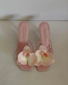 #pink #summer #summershoes #plumeria #girly #girlythings #girlysummeroutfits #summeroutfitideas #softfeminineoutfits #prettypinkprincess Cute Shoes Heels, Summer 2025, Fancy Shoes, Cute Heels, Hype Shoes, Girly Shoes, Shoe Inspo, Aesthetic Shoes