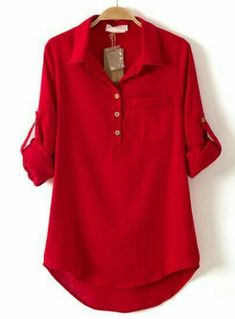 Merah merona Dip Hem Blouse, Design Kurta, Kleidung Diy, Trendy Fashion Tops, Hem Blouse, Moda Vintage, Kurta Designs