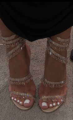 Gold Rene Caovilla Heels, Fantasy Evil King Aesthetic, White Luxury Heels, Gold Prom Dress Aesthetic, White Gold Heels, Gold Fitted Wedding Dress, White Dress Gold Heels, Designer Heels Aesthetic, Award Ceremony Outfit