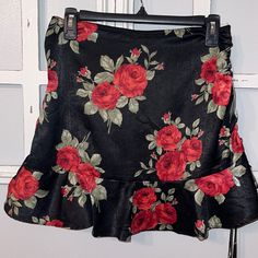 Floral Print Ruffle Hem Skirt Multicolor Mini Skirt Size M Floral Color Red/ Black Nwt Forever 21 Ruffled Skirt For Spring, Forever 21 Ruffled Mini Skirt, Forever 21 Ruffled Mini Skirt For Summer, Fitted Ruffled Skirt Bottoms From Forever 21, Chic Ruffled Bottoms From Forever 21, Fitted Ruffled Skirt By Forever 21, Casual Ruffled Mini Skirt By Forever 21, Fitted Forever 21 Ruffled Skirt, Forever 21 Fitted Ruffled Skirt