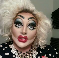 Example of 2015 school of drag queen makeup on Estelle Shambles, as seen on Kim Chi, Shea Coulee and Trixie Mattel. Note the shape of the cheek contouring and the whites around the eyes. Cheek Contour, Bath Aesthetic, Drag Star, Makeup Humor, Drag Makeup, Womens Makeup, Halloween Face Makeup