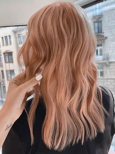 12 Bombshell Hair Color Ideas To Try This Summer Pale Peach Hair Color, Peachy Rose Hair, Strawberry Cooper Hair, Peach Toned Hair, Peachy Ginger Hair, Cooper Peach Hair, Peachy Red Hair, Peach Balayage Brunette, Cooper Blonde Hair Color