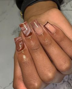 Baddie Nails Acrylic Short Almond, Gel Overlay Nails Natural Short Clear, Marble French Tip Nails Short, Trendy Short Acrylic Nails Square, Brown Shorties Acrylic Nails, Brown Short Nails Ideas, Shorties Nails Brown, Brown Short Nails Acrylic, Short Acrylic Nails Ideas Square