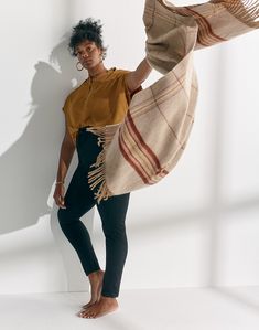 madewell placed plaid cape scarf worn with curvy high-rise skinny jeans, central drapey shirt + chunky oversized hoop earrings. Ghana Dresses, Oversized Hoop Earrings, Plaid Capes, Cape Scarf, She Is Clothed, Fine Linen, Fashion Aesthetic, Style Guide, Fall Winter Outfits