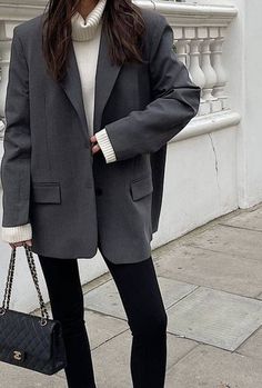 Blazer Oversize Outfits, Gray Blazer Outfit Women, Grey Oversized Blazer, Oversize Blazer Outfit, Grey Blazer Women, Grey Blazer Outfit, Oversized Blazer Outfit, White Blazer Outfits, Blazer Outfits Casual