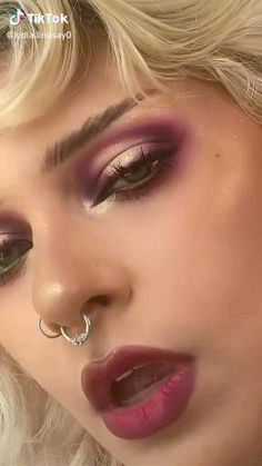 Media Makeup Ideas, Fun Makeup For Green Eyes, Rose Pink Makeup Look, Makeup For Low Eyebrows, Two Tone Eyeshadow Looks, Earthy Eyeshadow Looks, Green And Red Eyeshadow, Interesting Makeup Ideas, Arcane Makeup Looks