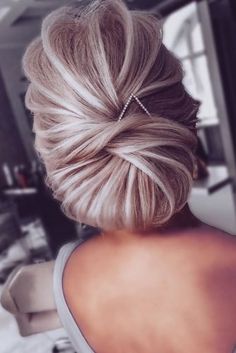 Mother Of The Bride (or Groom) Hairstyles [2020 Guide] ★ mother of the bride hairstyles elegant low textured chignon nikihair.ru Anniversary Hairstyles, Textured Chignon, Bride Hairstyles Elegant, Mob Hair, Groom Hair Styles, Mother Of The Bride Hairdos, Mother Of The Bride Hairstyles, Groom Hair, Mother Of The Groom Hairstyles