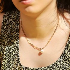 Our Chainlink Necklace With Pearl is an eye-catching yet understated piece of jewelry featuring strong chain-links and a beautiful freshwater pearl. Gold-Plated Brass SKU: TN-3484 Necklace With Pearl, Chain Links, Chain Link Necklace, Chain Link, Fresh Water, Freshwater Pearls, Brass, Chain, Gold