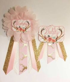 Deer Baby Shower Girl, Cricut Baby Shower, Mommy To Be Pins, Pin Corsage, Baby Shower Boho, Baby Shower Pin, Deer Baby Showers, Baby Shower Corsage, Ribbon Pin