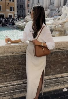 Aesthetic Lawyer, Rok Outfit, Classy Business Outfits, Lawyer Fashion, Europe Outfits, Italy Outfits, Chic Aesthetic, Event Outfit