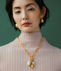 Get wrapped up in this pair of sleek and sculptural teardrop earrings, rendered in gold-plated brass with a sophisticated winding rope pattern. Lizzie Fortunato Necklace, Gold Chain Link Necklace, Rope Pattern, Gold Starburst, Hoop Charms, Lizzie Fortunato, Earrings In Gold, Fall Accessories, Fine Earrings