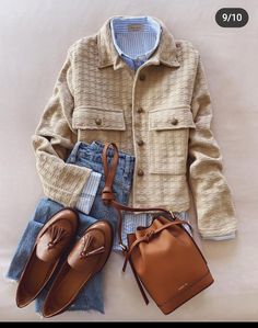 Outfit Viaje, Loafers Outfits, Winter Blazer, Jeans Ideas, Grandma Fashion, Winter Apparel, Short Women Fashion, Mode Casual, Fashionista Clothes