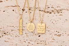 HANDWRITING NECKLACE- LOVED ONE'S HANDWRITING NECKLACE- HANDWRITING NECKLACE DETAILS: Material: .925 Sterling Silver - Color: Silver, Gold Filled, Rose Gold Filled *Gold Filled is made of thick 14k gold or rose gold layered on .925 sterling silver. - Pendant side:  BAR: 6x30mm CIRCLE: 17mm RECTANGLE: 16x18mm - Chain type: there are 5 kind of chain ( cable chain- figaro chain- mini link chain- Bold Curb Chain- Mariner Chain) - Chain Length: Select the length you want from the Length drop down menu. PERSONALIZATION You can choose the PENDANT style and CHAIN style from drop-down menu. Engraving Color: Colorless (default) or Black (upon request) Word limit: 4-6 words each side If you have any questions, please let us know! We look forward to handcrafting you something special.  Thank you for s Necklace Bar, Rectangle Necklace, Handwriting Necklace, Side Bar, Figaro Chains, Figaro Chain, Circle Necklace, Curb Chain, Bar Necklace