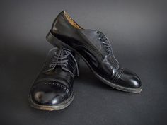 "Classic style black leather Paul Smith shoes, made in Italy. The pre-loved condition is quite good and gently used. These \"retro 50s style\" shoes could use a Topy; there is a bit of ware on the front toe of the sole. Otherwise, there are still many years of life left. -Shoe size is men's 7 1/2 us or a size 41 1/2 euro, -they measure 11\" long inside -4\" wide. P.S. Follow me on Instagram @oshawa66vintage, I'm always adding new stuff!😊" 50s Style Men, Mens Wingtip Shoes, Rockabilly Shoes, Army Shoes, Shoes 90s, Mod Shoes, Paul Smith Shoes, Fifties Style, 90s Shoes