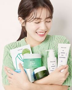 Skincare Photoshoot Ideas, Skincare Korea, Skincare Photoshoot, Korean Photoshoot, Skincare Products Photography, Beauty Video Ideas, Creative Advertising Design, Perfect Skin Care Routine, Beauty Photoshoot