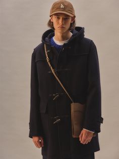 Editor's NotesEDWARDMAX's duffle coat keeps the details of the original duffle coat and goes well with casual and formal clothes.- Standard fit- 100% real leather toggle- Horn toggle button- Duffle coatMeasurements(in.)- Size: S/M/L/XL- Shoulder: 22 / 22.8 / 23.6 / 24.8 in.- Chest : 20.5 / 21.7 / 22.4 / 23.6 in.- Hem: 24.4 / 24.8 / 25.2 / 25.6 in.- Length (front) : 18.3 / 18.7 / 19.3 / 19.7 in.- Length (back): 33.1 / 33.9 / 34.6 / 35 in.Composition & Care- Lining: 100% Viscose-Rayon- Outshel Classic Fall Outerwear With Toggle Closure, Winter Workwear Pea Coat With Toggle Closure, Winter Pea Coat With Toggle Closure For Work, Classic Winter Outerwear With Toggle Closure, Long Sleeve Outerwear For Everyday Use In Fall, Navy Outerwear For Fall Travel, Casual Fall Outerwear For Everyday, Casual Outerwear With Toggle Closure For Work, Mens Duffle Coat