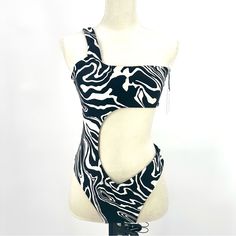 New With Tags. Size - L Store Sku # 4-9-24-41 Black Fitted Swimwear With Zebra Print, Fitted Black Zebra Print Swimwear, Shoulder Cut, Swim Suit, Zebra Print, Womens Swim, One Shoulder, Cut Out, Black White